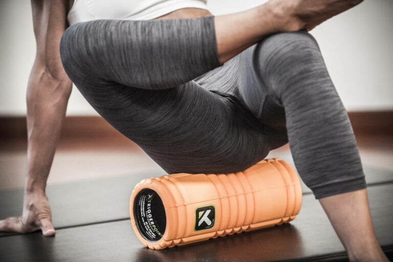 Tecnica di rilascio miofasciale con roller su gluteo per alleviare dolore dolore e tensione lombare