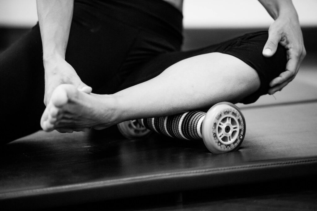 Tecnica di release miofasciale per muscolo tibiale presso Pilates Fitness Studio a Parma